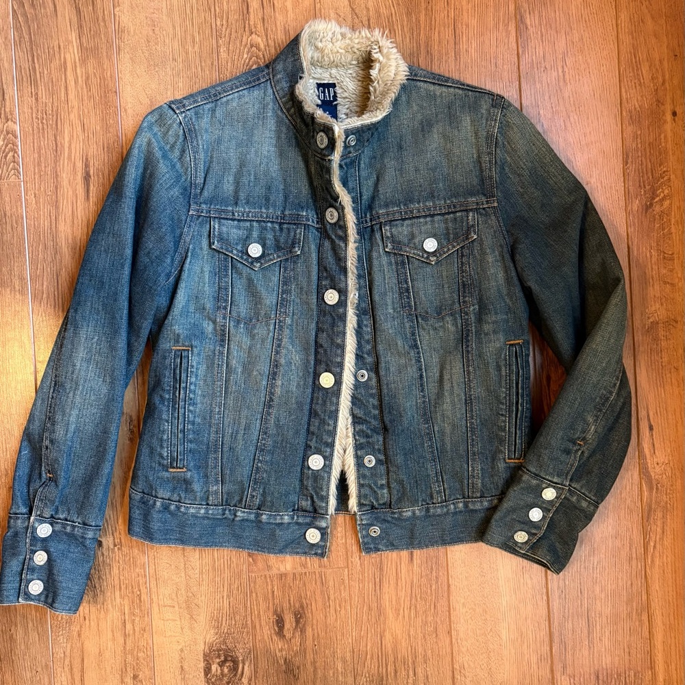 Women's Retro Y2K GAP Western Jean Denim Jacket with Faux Fur lining. Size Small